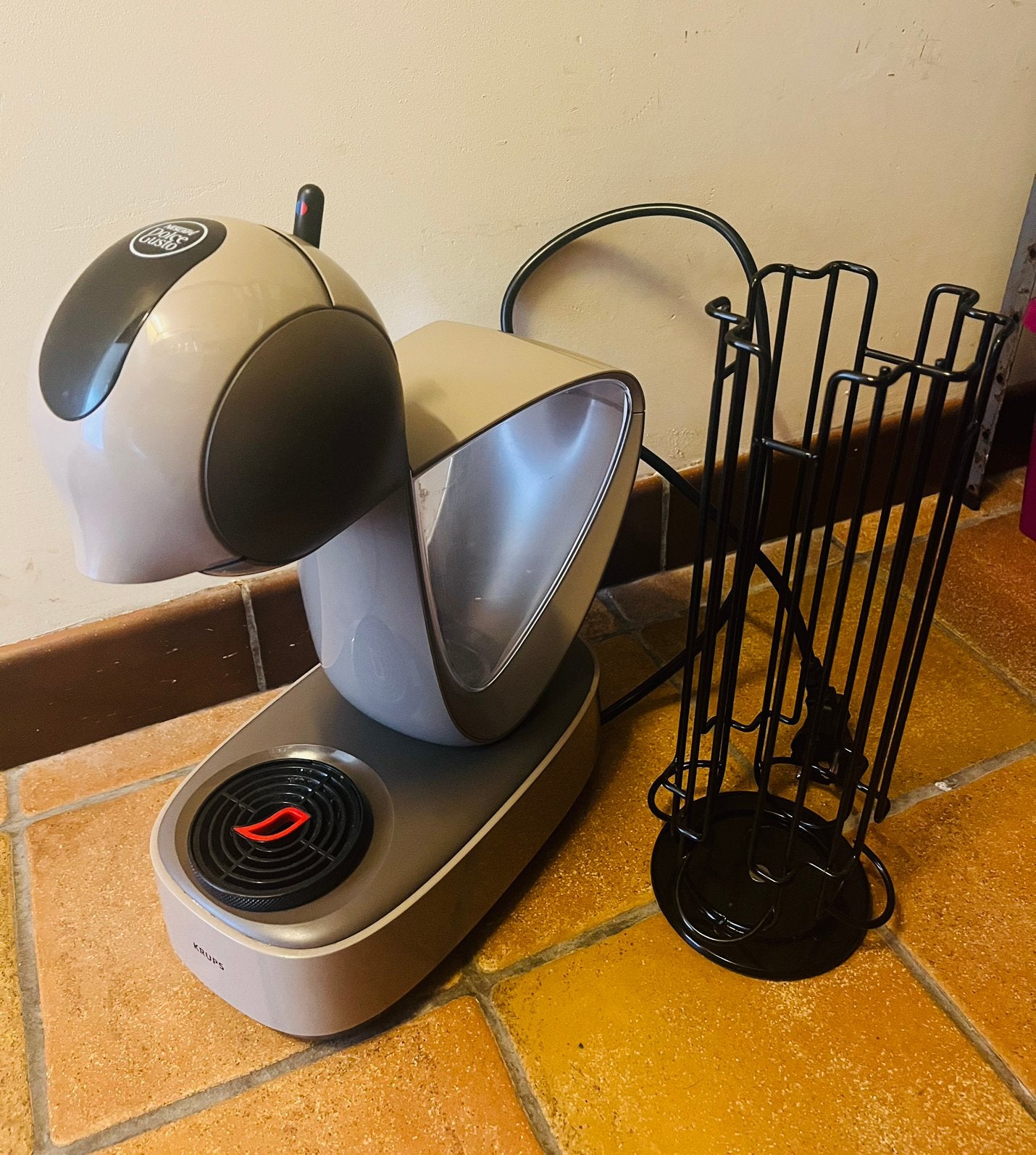 Koffiezet dolce gusto + cuphouder, Ophalen, Zo goed als nieuw