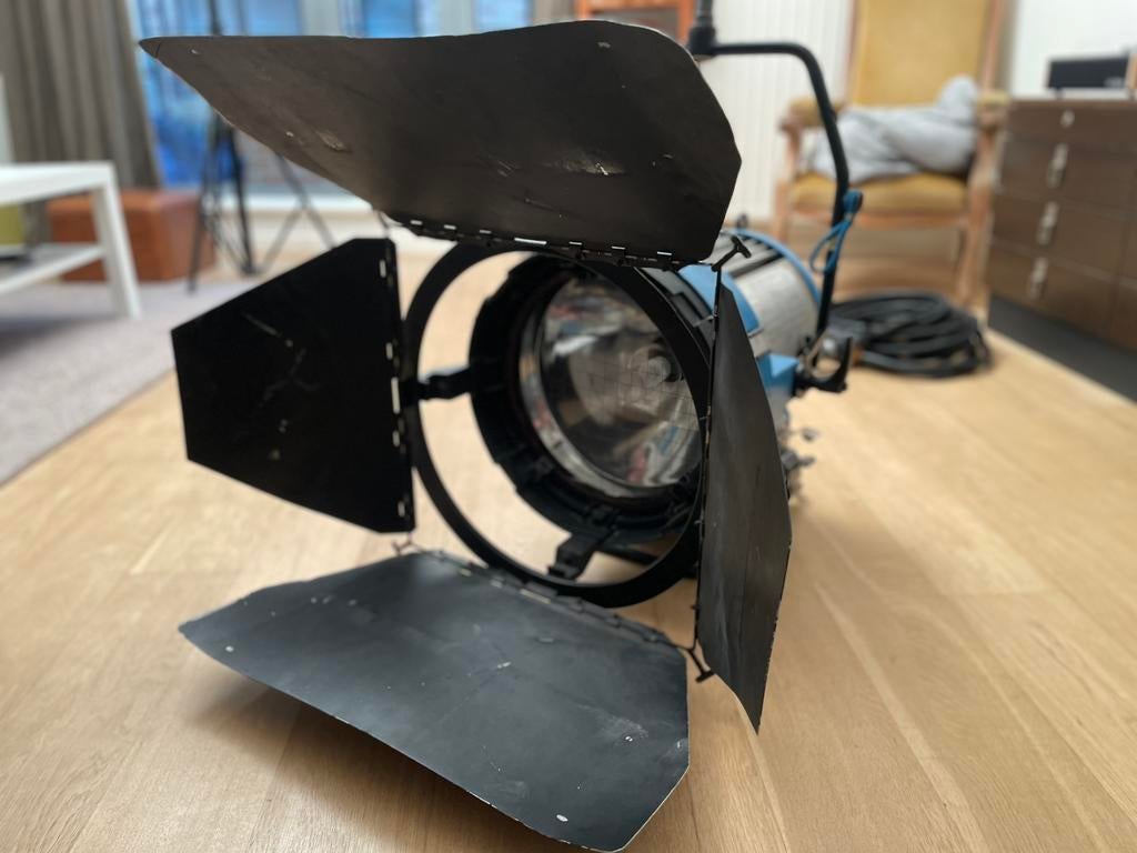 ARRI ARRISUN 40/25 HMI PAR met Fresnel-lensset, Ophalen, 1980 tot heden, Projector