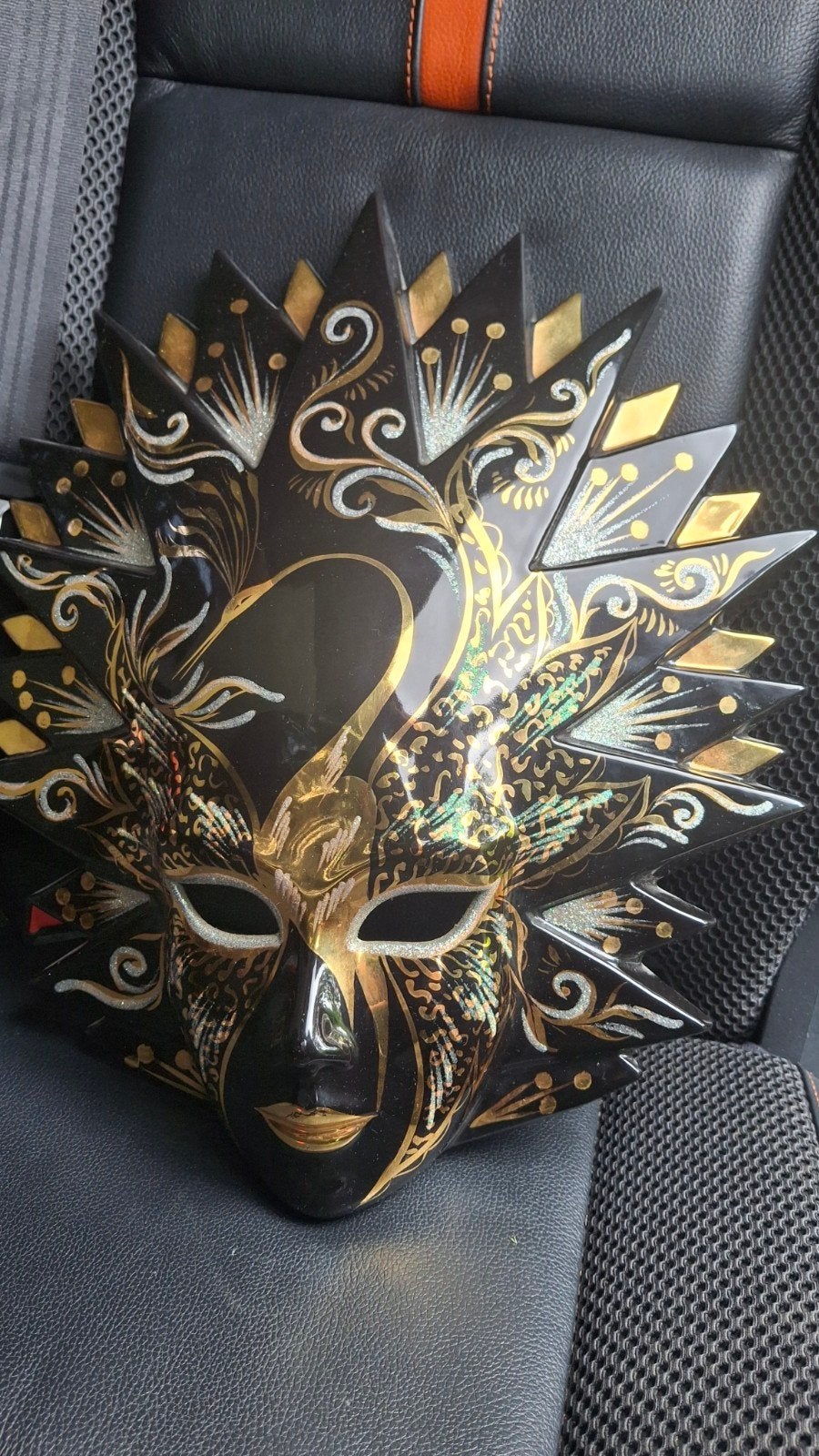 venetiaans masker, Ophalen