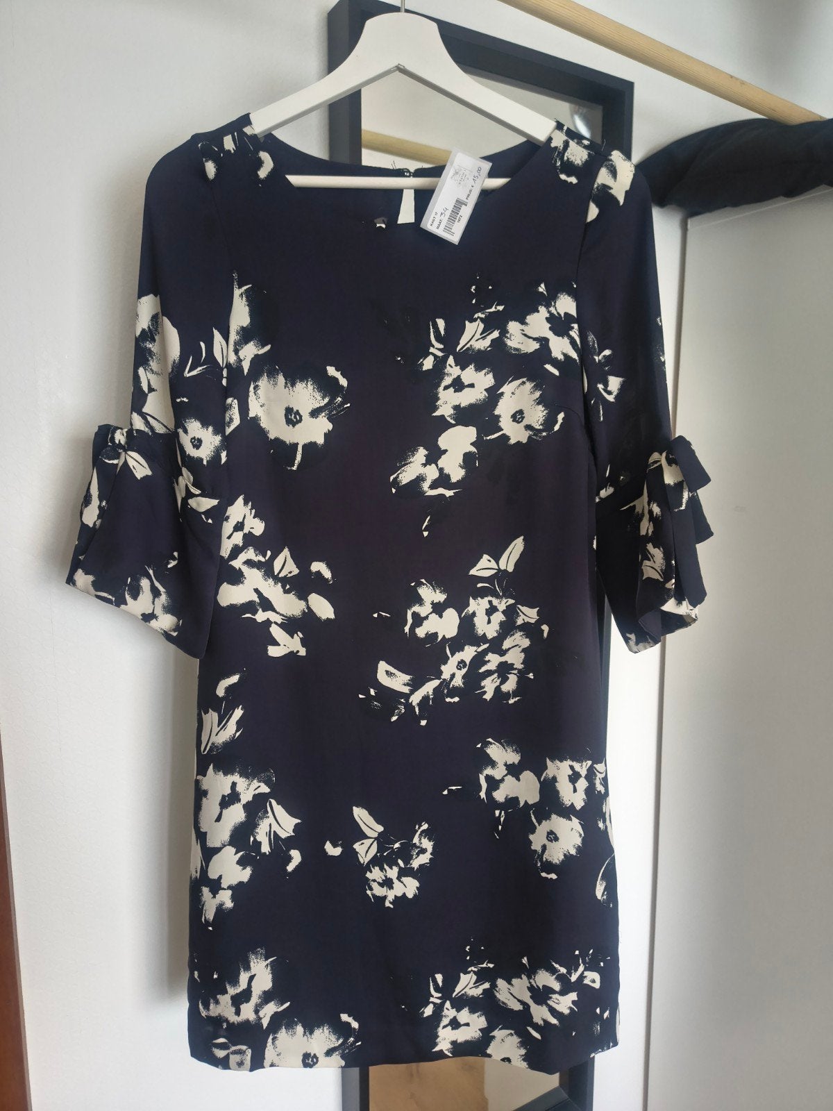 Nette donkerblauwe jurk met witte bloemenprint, Kleding | Dames, Jurken, Nieuw, Maat 34 (XS) of kleiner, Blauw, Boven de knie