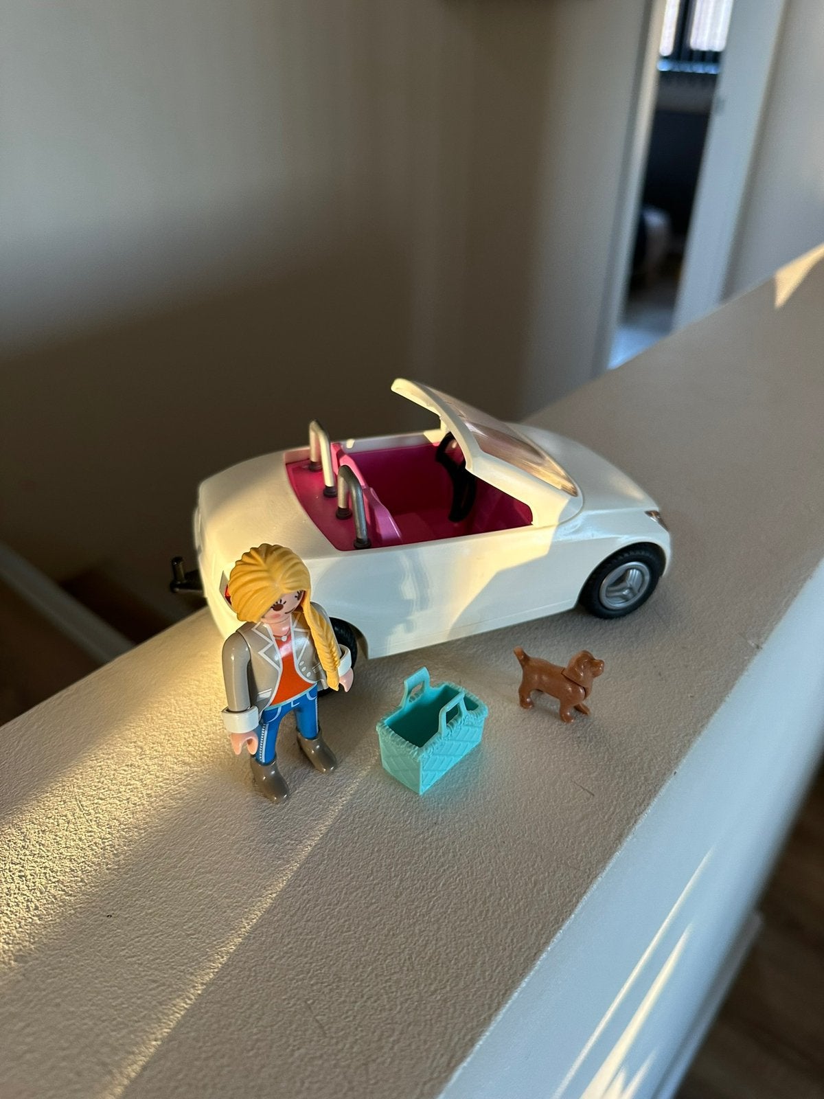Cabrio met Vrouw en Hond - 5585, Ophalen, Complete set, Voertuig, Zo goed als nieuw