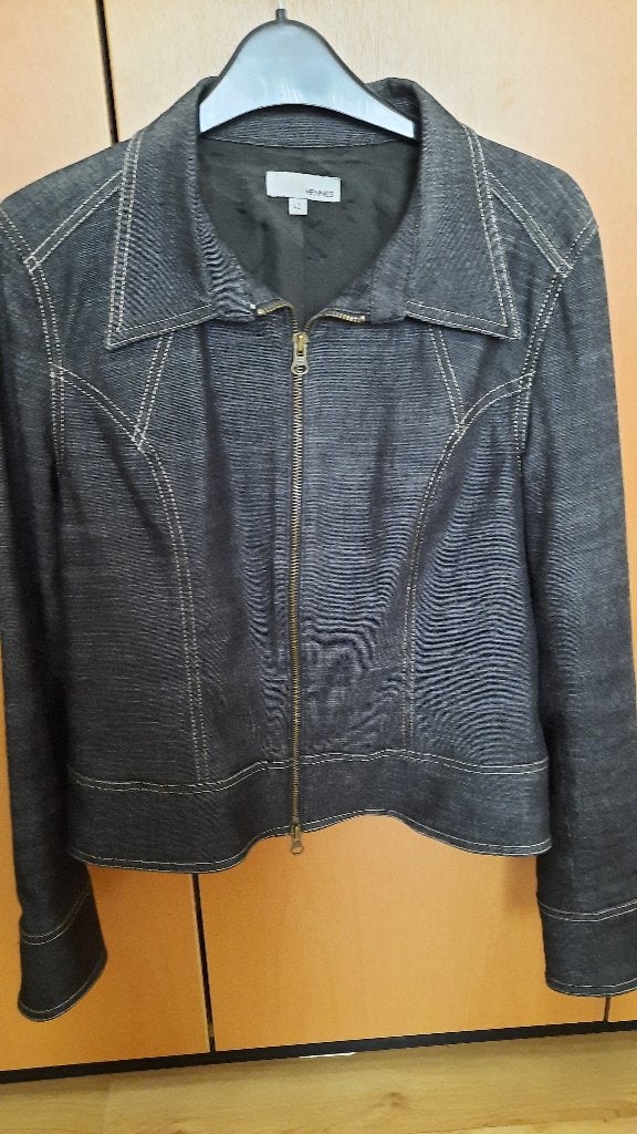 kort gecentreerd grijs vestje, Ophalen, Maat 42/44 (L), Grijs