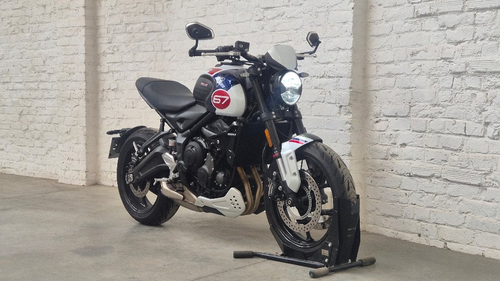 Triumph Trident 660 Triple Tribute Quickshifter @motomobilia, Motoren, Motoren | Triumph, Occasion, 3 cilinders, Meer dan 35 kW