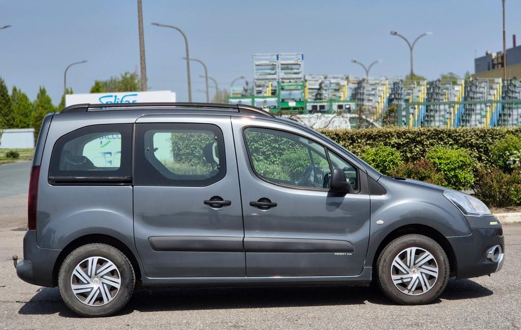 Citroën berlingo 16hdi an2014. 140.000km 5500€, Auto's, Citroën, Euro 5, 1600 cc, Berlingo, 5 deurs
