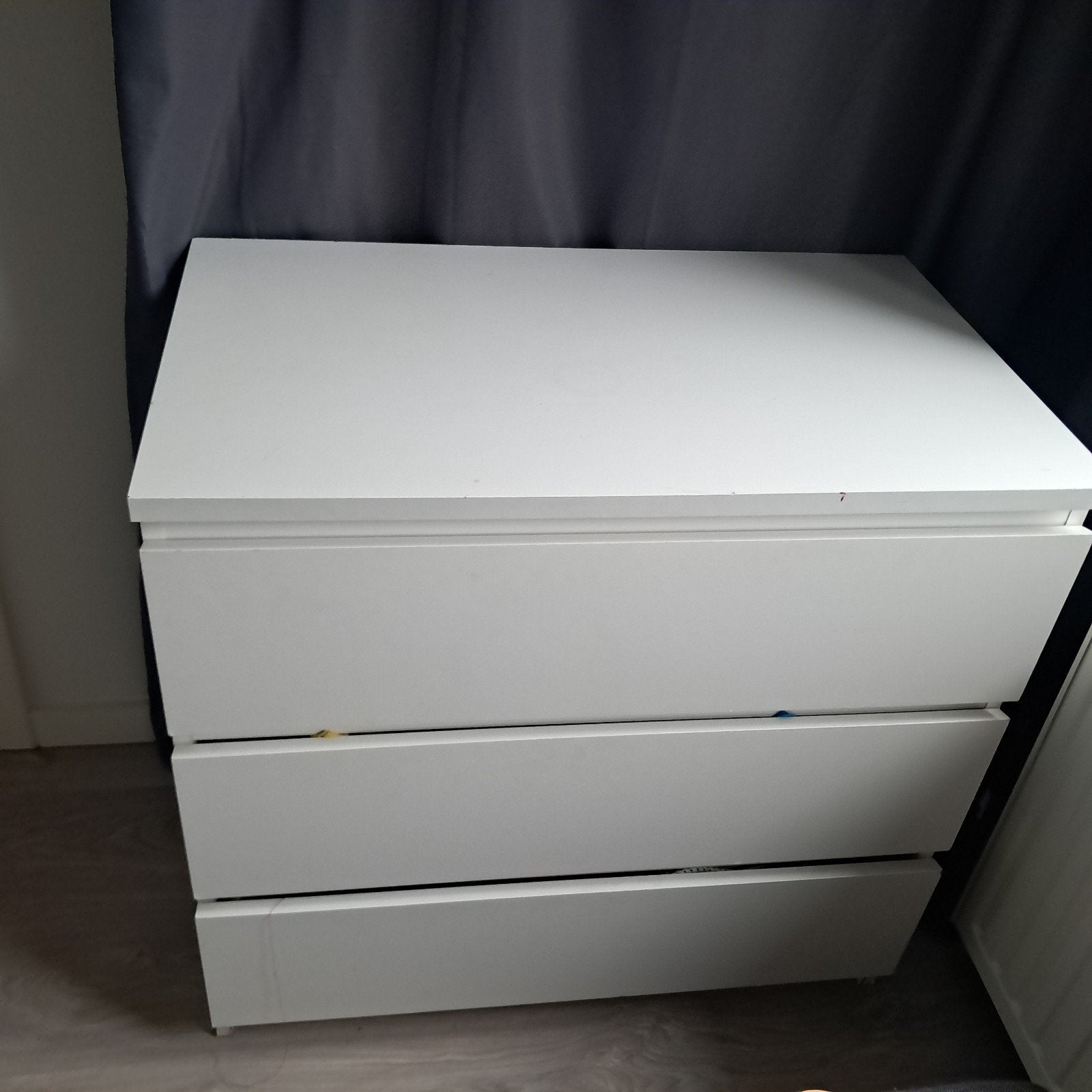 Commande blanche avec 3 tiroirs ., Maison & Meubles, Armoires | Commodes