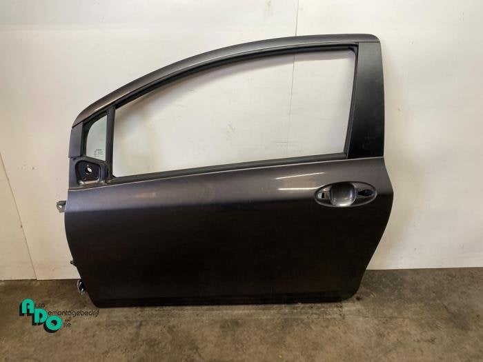 Portière 2portes gauche d'un Toyota Yaris (Yaris 2 09-) (1G, -, 3 mois de garantie, Toyota, Utilisé