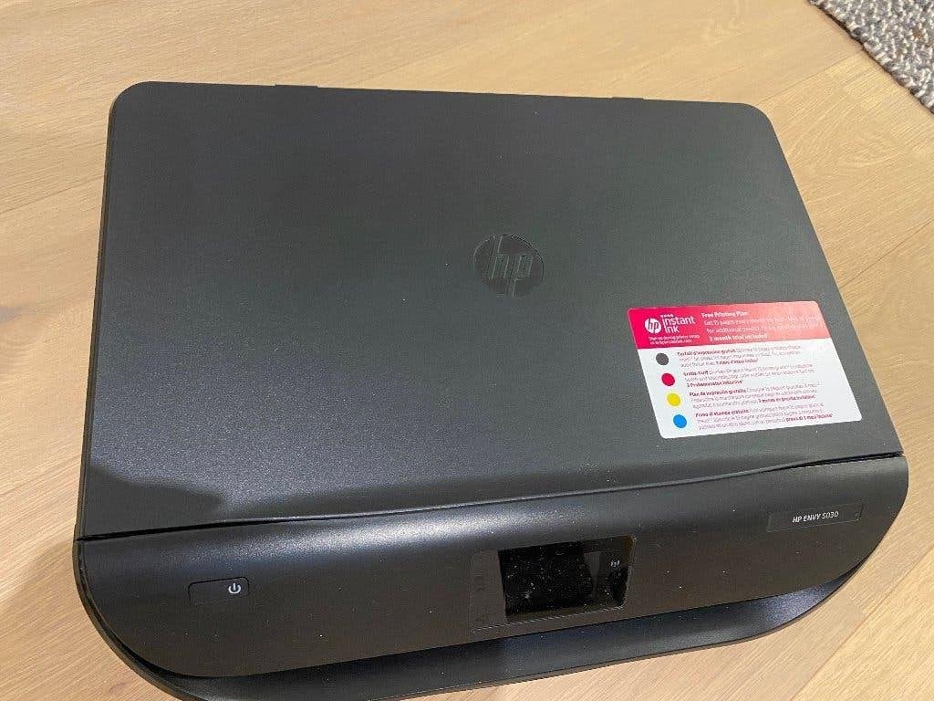 Imprimante tout-en-un HP ENVY 5030, Wi-Fi intégré, Enlèvement, Impression noir et blanc, Comme neuf