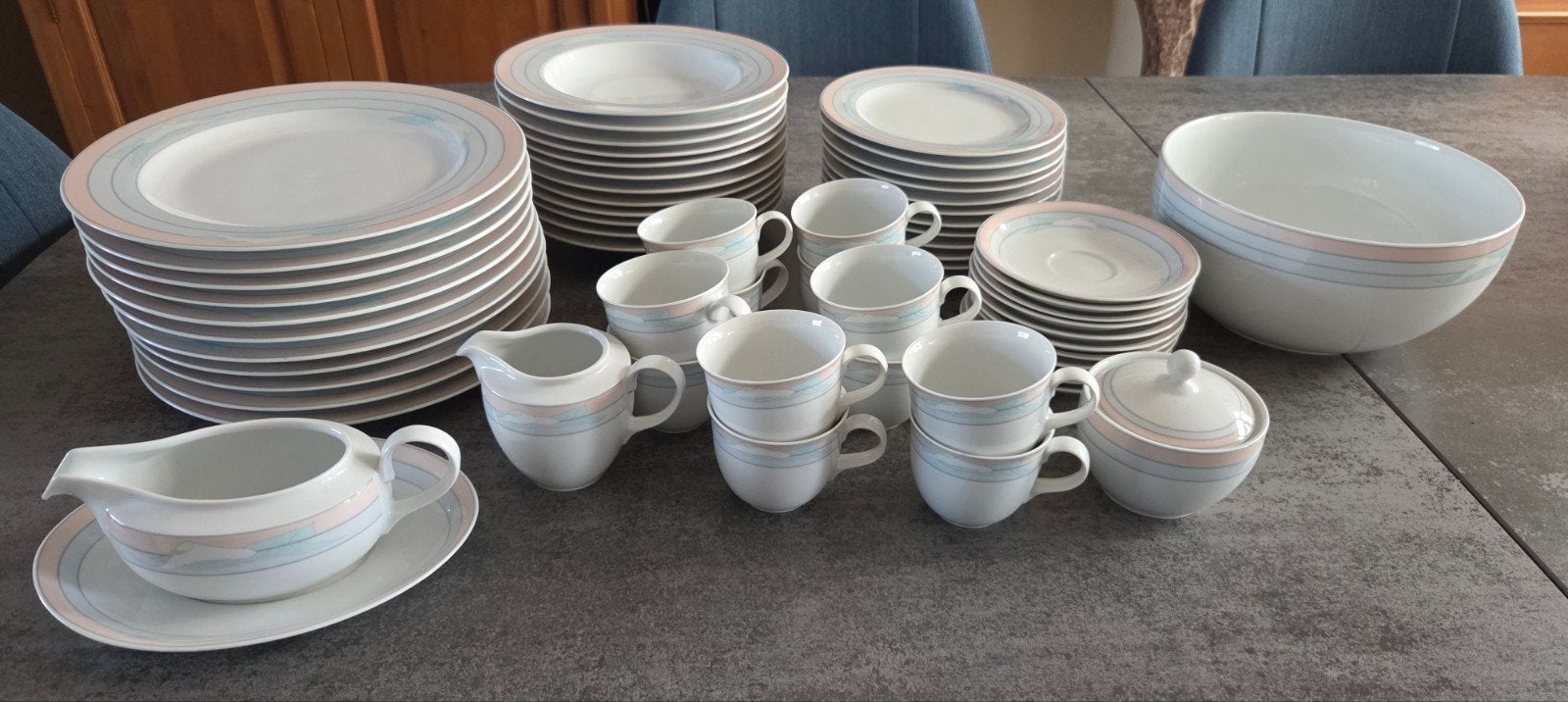 Prachtig servies van Royal Porcelain - 64 stuks in nieuwstaa, Ophalen