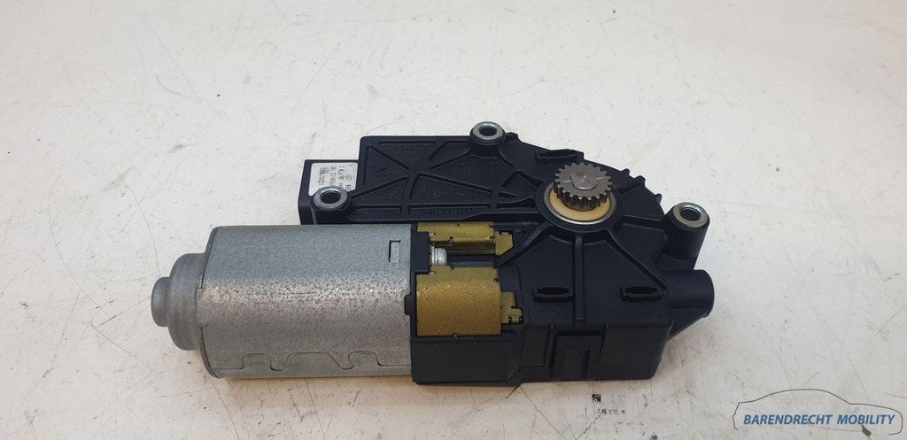 Schuifdakmotor tbv rolgordijn W166 ML GLE Mercedes 166906960, Gebruikt, Mercedes-Benz AG, Mercedes-Benz, Mercedesstrasse 120
70372  Stuttgart, DE