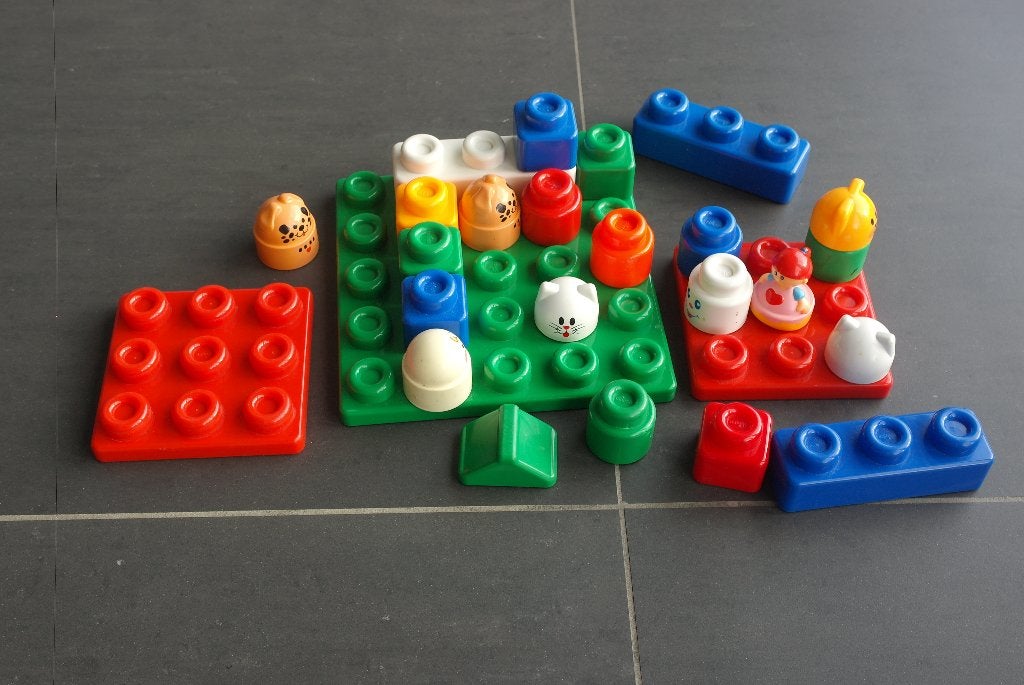 2 x set de blocs Chicco avec plaques de base, Enfants & Bébés, Enlèvement ou Envoi, Comme neuf, Autres marques