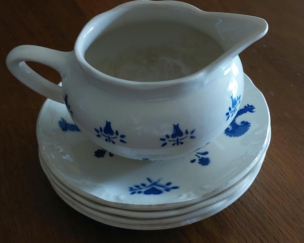 BOCH: 4 bordjes en melkkannetje, vintage, Huis en Inrichting, Keuken | Servies, Ophalen of Verzenden, Gebruikt, Keramiek, Kop(pen) en/of Schotel(s)