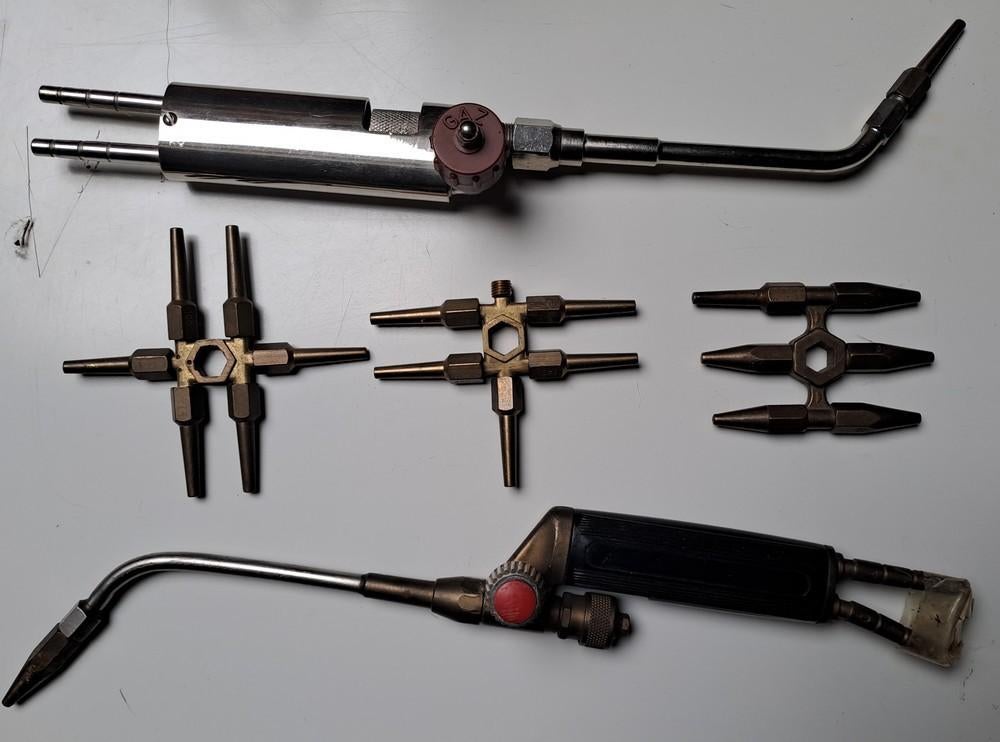 Chalumeaux de plombier, Enlèvement