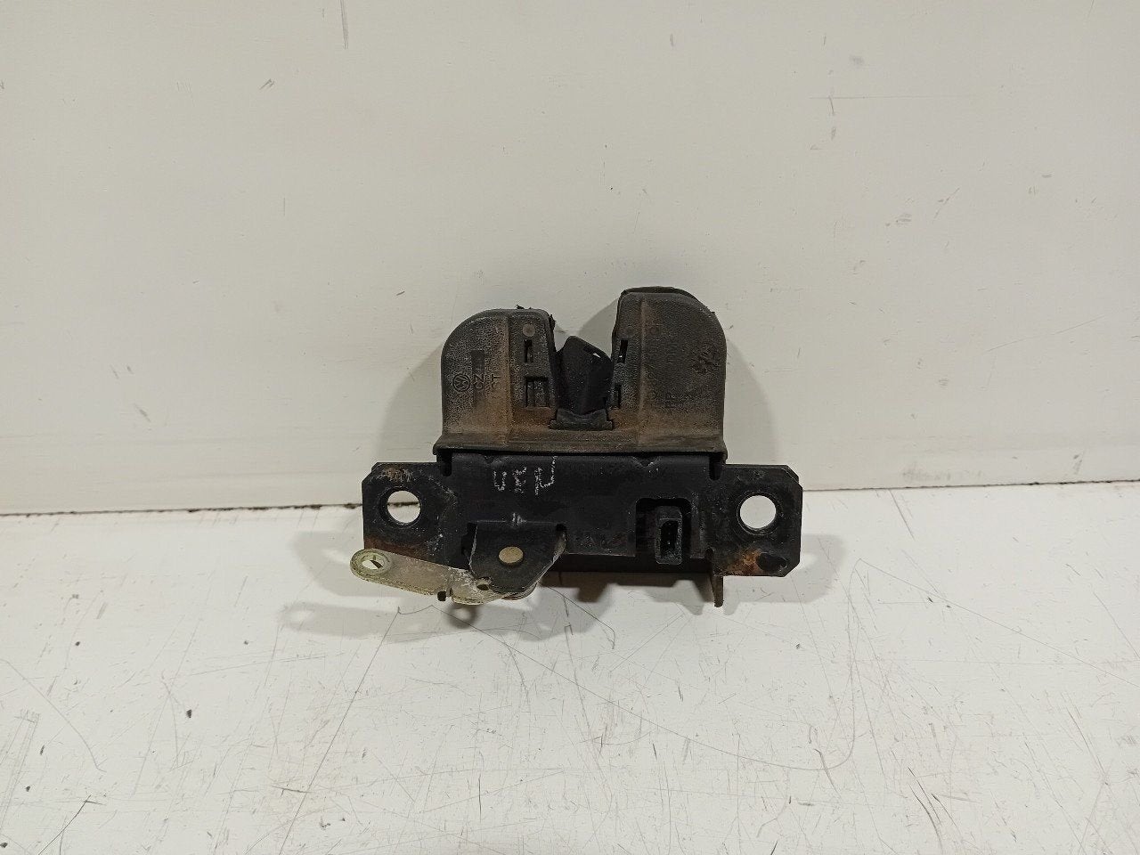 Slot mechaniek kofferdeksel achterklep Volkswagen Transporte, Auto-onderdelen, Onderdelen@venauto.nl, Van der Ven Autorecycling B.V.