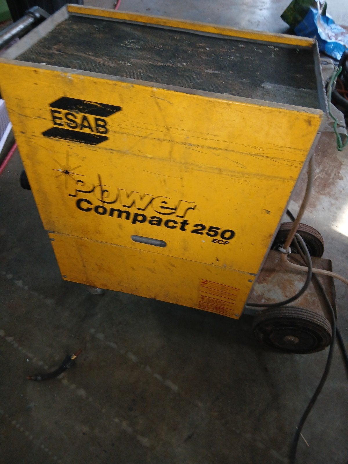 Esab power compact 250 ecf halfautomaat, Bricolage & Construction, Outillage | Soudeuses, Enlèvement