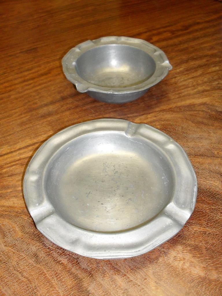 2 tinnen asbakken (400 en 300 gram), Antiquités & Art, Antiquités | Étain, Enlèvement ou Envoi