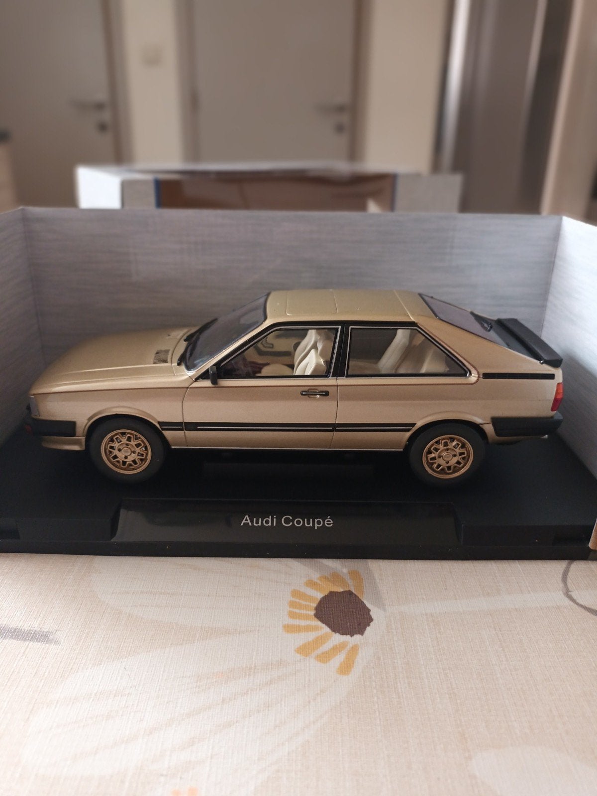 Audi Coupe gt,
schaal 1.18
In nieuwstaat ., Ophalen of Verzenden