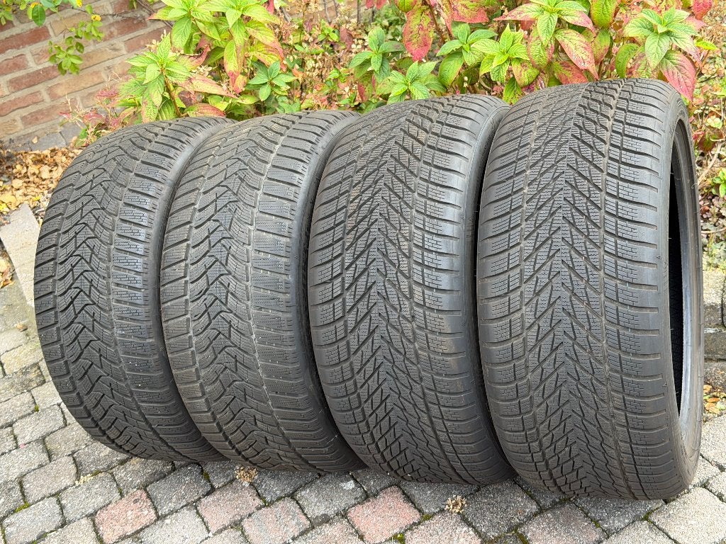 4 pneus hiver DUNLOP 245/40 R18 97V XL, Véhicule de tourisme, Enlèvement, Utilisé, Pneus hiver