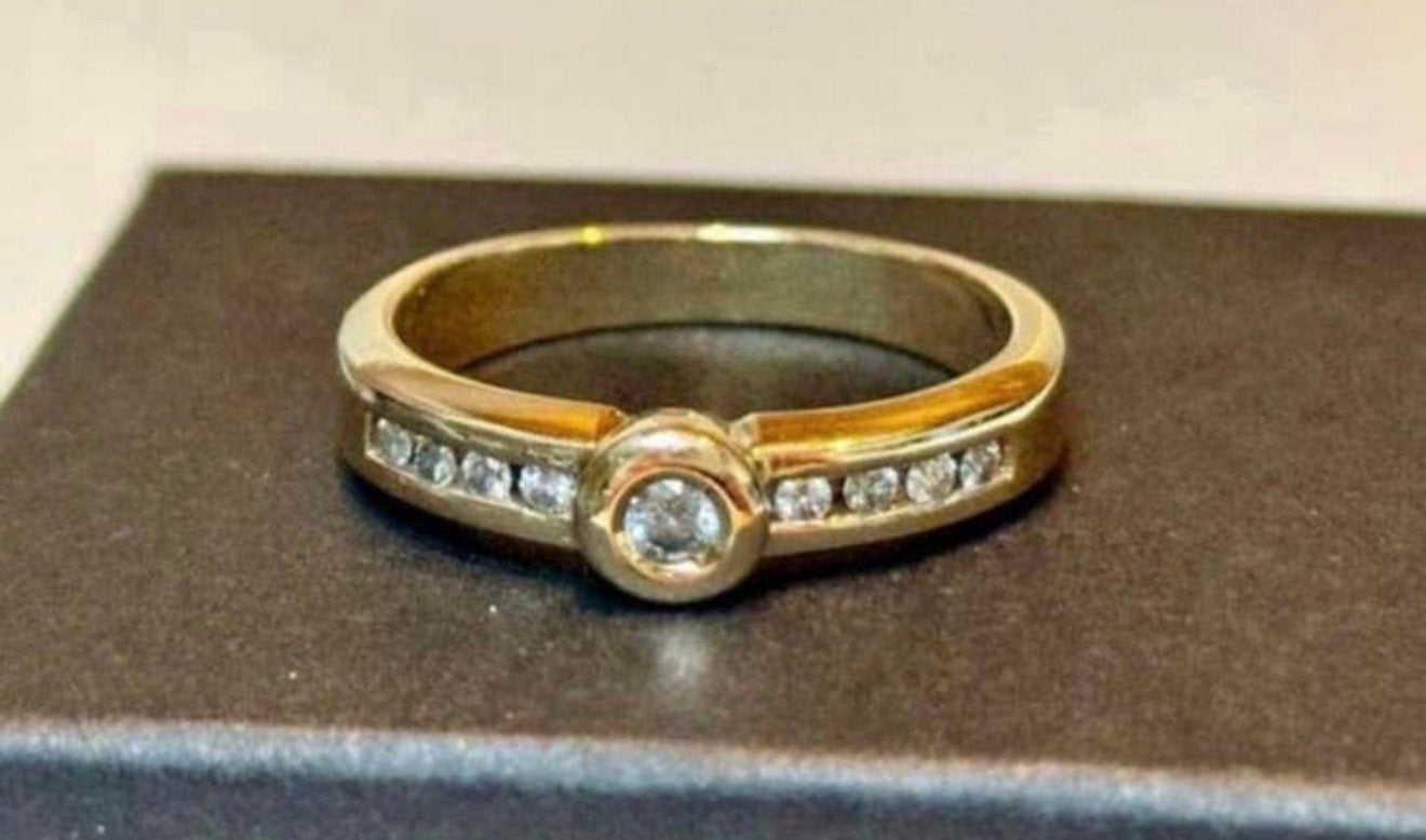Prachtige gouden ring met 9 natuurlijke VS diamanten! 19,5mm, Handtassen en Accessoires, Ringen, 19 tot 20, Geel, Ophalen of Verzenden