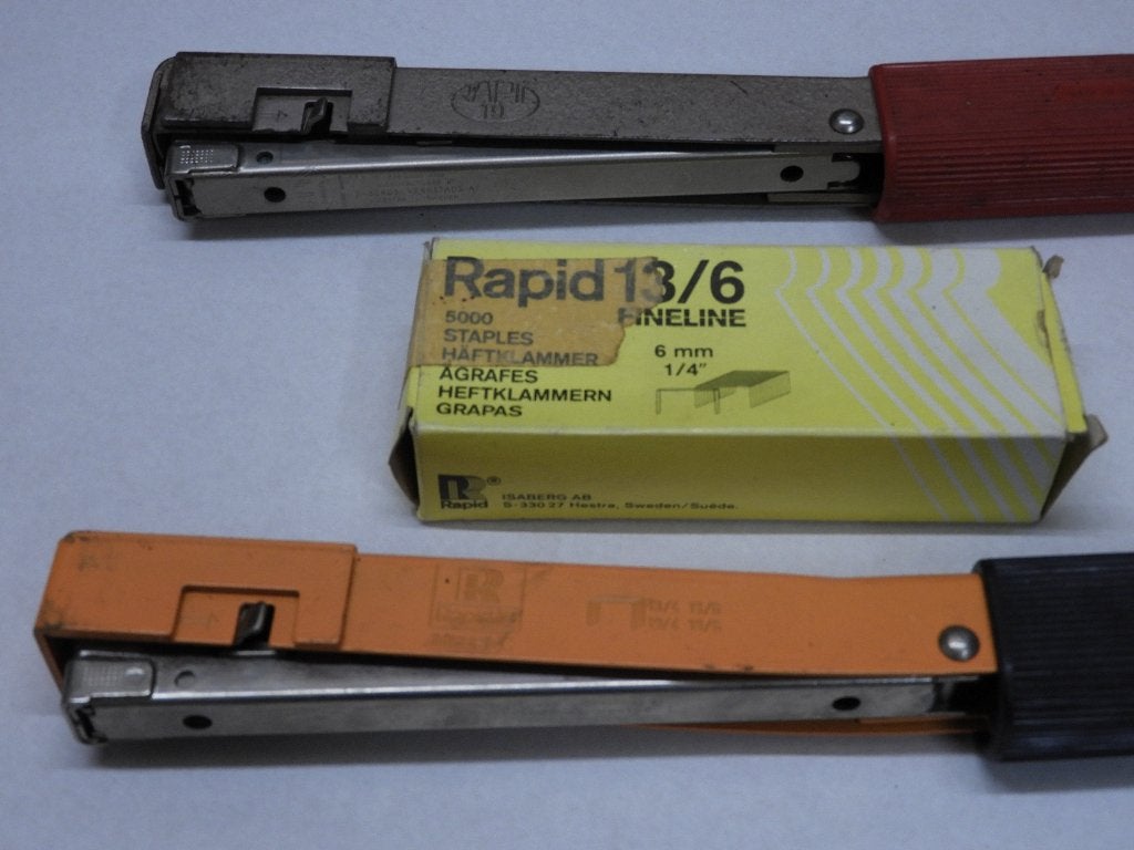 Hamertackers Rapid, 2 stuks., Doe-het-zelf en Bouw, Gereedschap | Handgereedschap, Ophalen of Verzenden, Gebruikt, Tacker/nietmachine