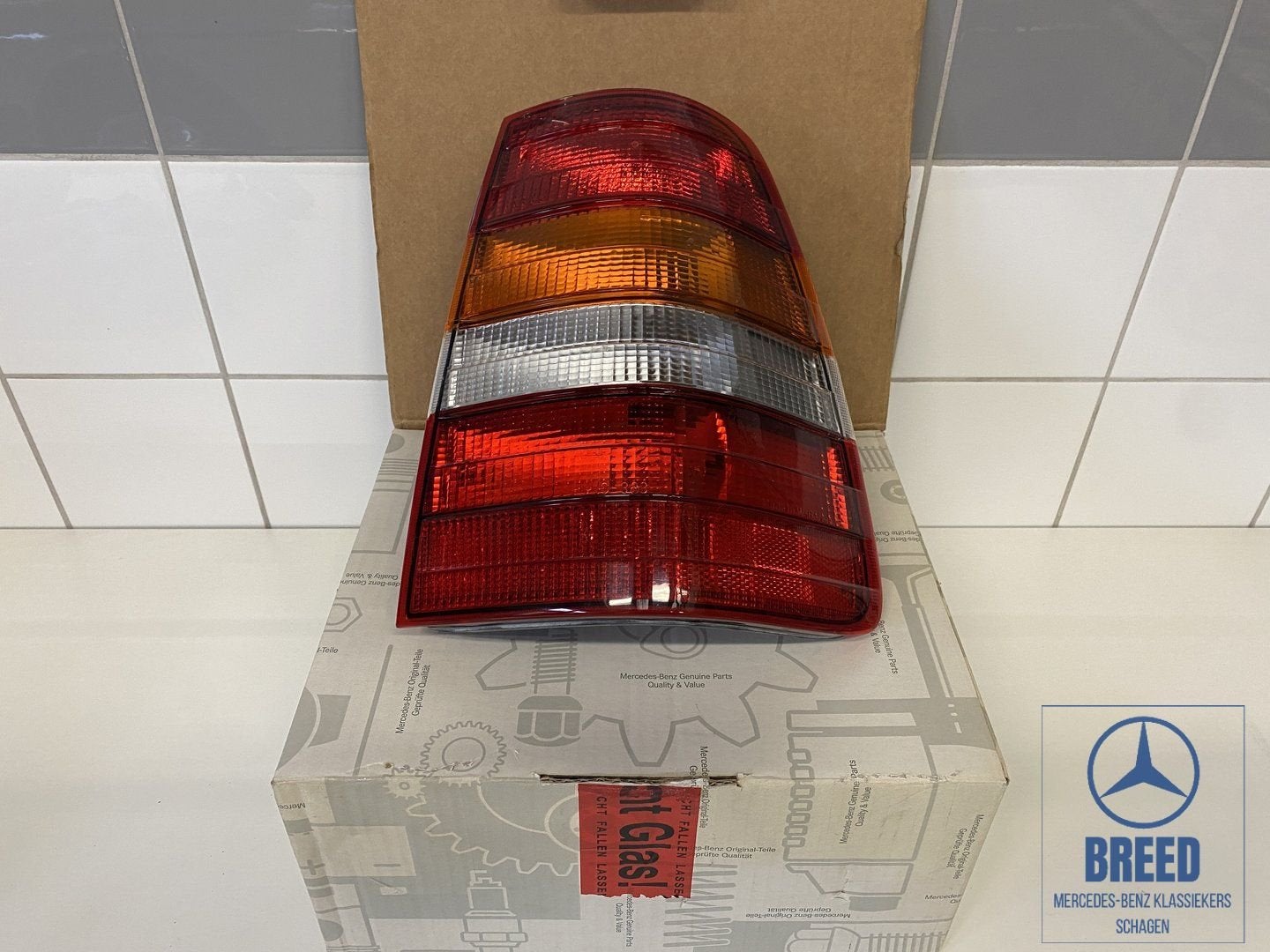 NOS achterlicht rechts voor Mercedes-Benz W124 T-model S124, -, Nieuw, Ophalen of Verzenden, -
