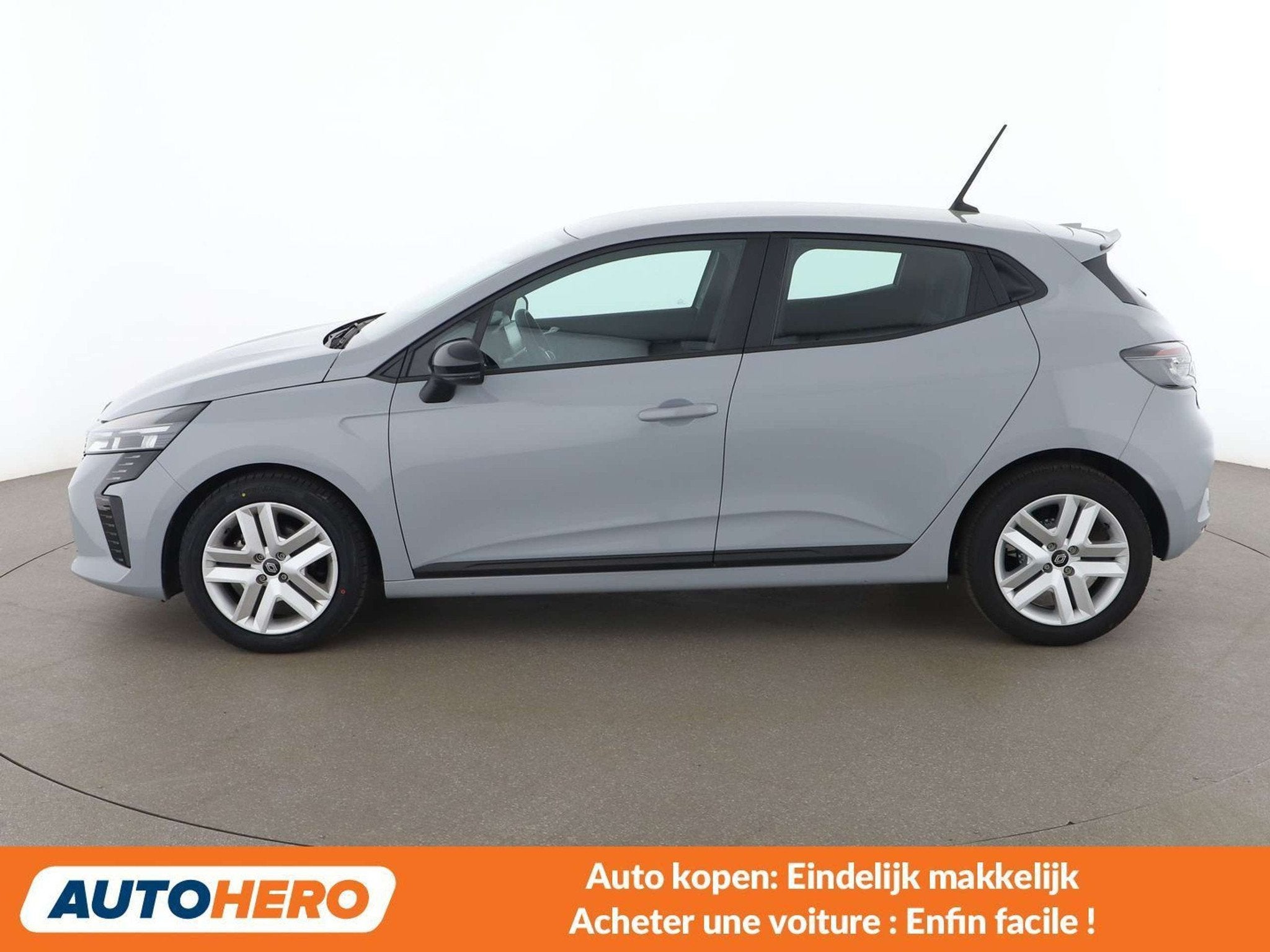 Renault Clio 1.0 TCe Evolution (bj 2024), Auto's, Voorwielaandrijving, 118 g/km, Stof, Gebruikt