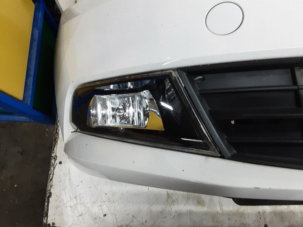 MISTLAMP RECHTS VOOR Skoda Fabia III Combi (NJ5), Gebruikt, Info@skoda-auto.de, Skoda, Max-Planck-Straße  3-5
64331  Weiterstadt, DE