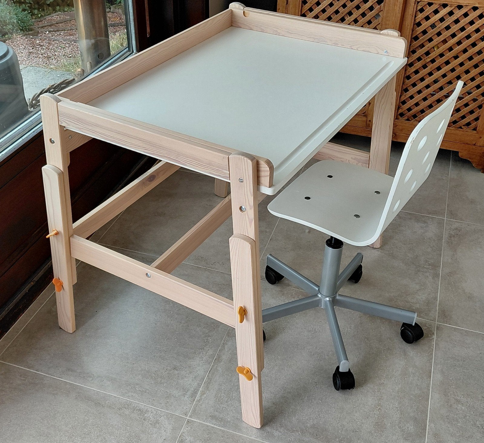 Bureau enfant FLISAT Ikea avec chaise JULES - très bon état, Maison & Meubles, Chaises de bureau, Enlèvement, Utilisé, Blanc, Chaise de bureau
