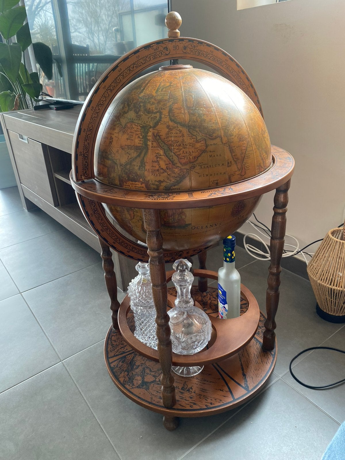 Globe bar, Ophalen, Zo goed als nieuw