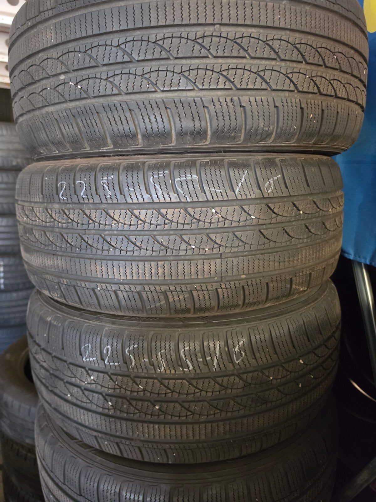 225/55r16 minerva 40€ chacun avec places, Enlèvement ou Envoi