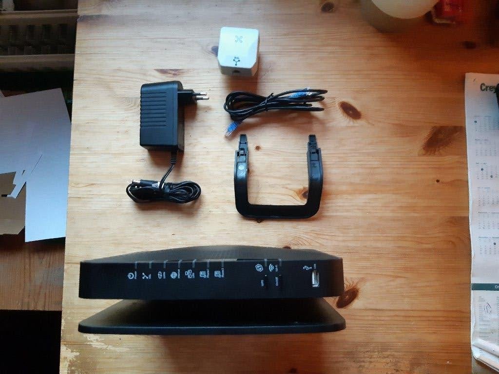 Bbox Proximus v3, Computers en Software, Routers en Modems, Ophalen of Verzenden, Zo goed als nieuw, Router met modem, Proximus
