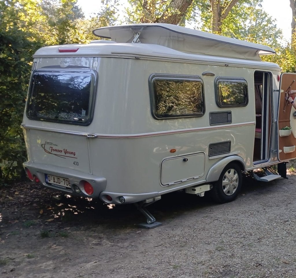 Eriba Touring Triton 430, Caravanes & Camping, Caravanes, Poêle, 4 à 5 mètres, Lit transversal, 750 - 1000 kg