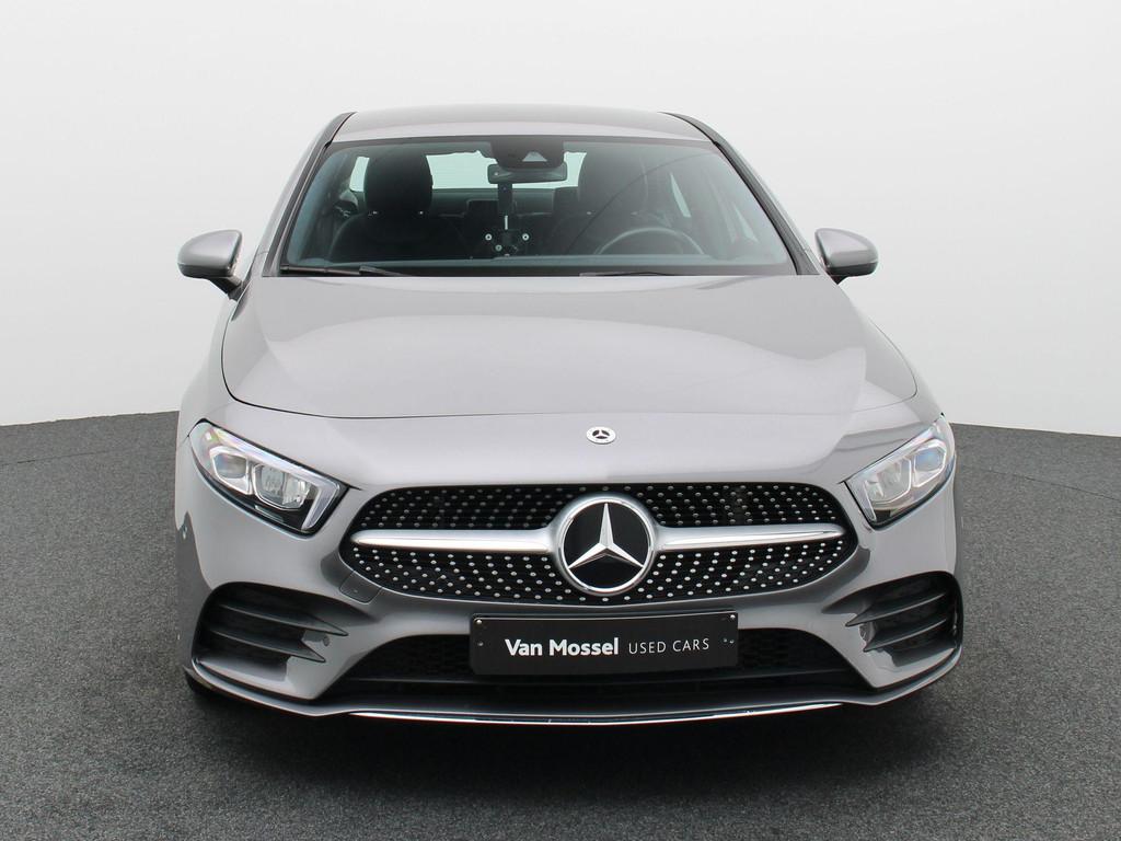 Mercedes-Benz A 180 sedan + AMG LINE + CAMERA + LED + 1Y USE, Auto's, 4 deurs, Parkeersensor, 4 cilinders, 136 pk