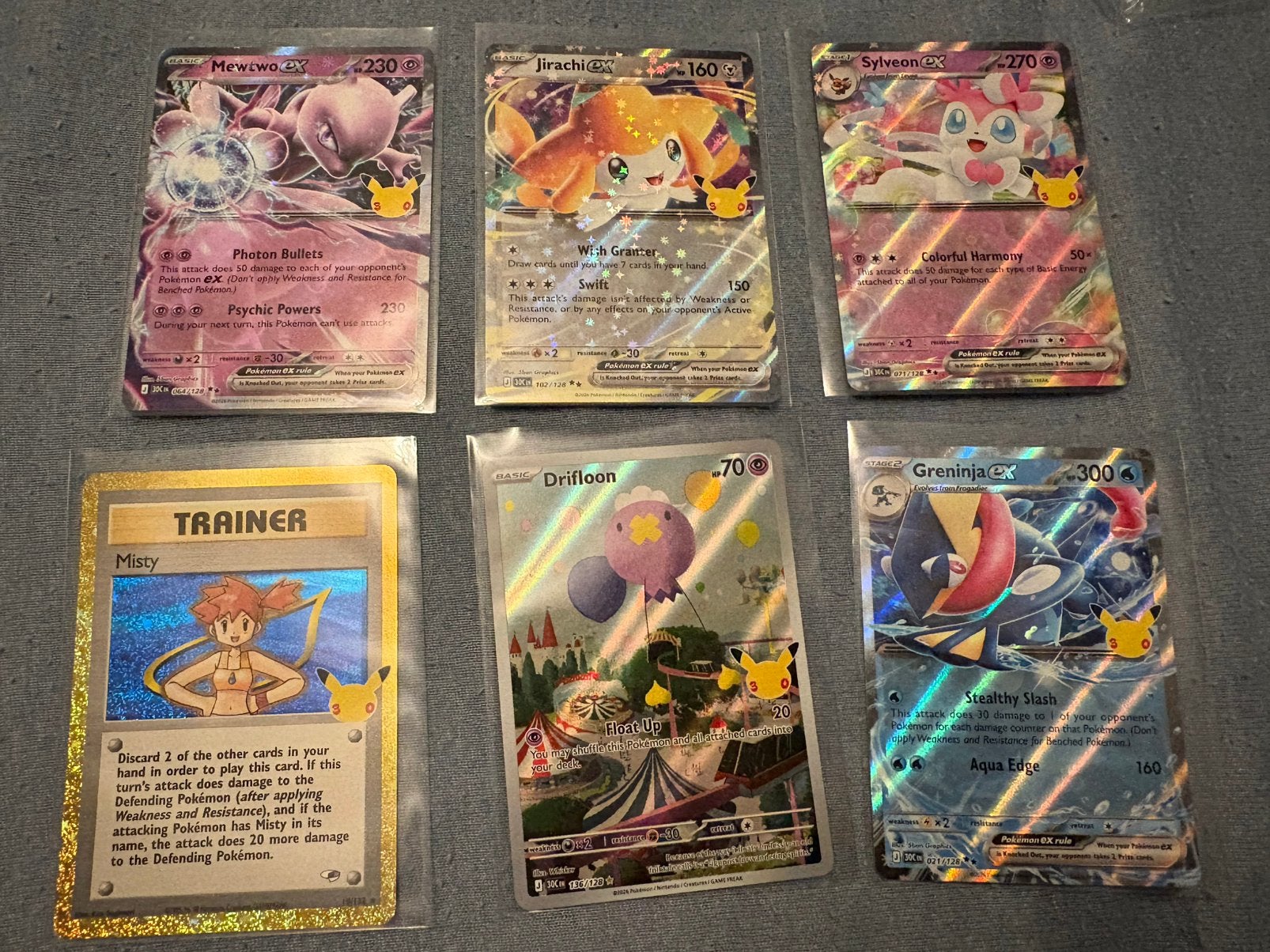 Des cartes Pokemon pour les 30 ans à échanger, Hobby & Loisirs créatifs, Enlèvement, Comme neuf, Plusieurs cartes
