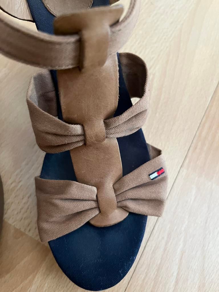 Zomerse sleehak schoenen van Tommy Hilfiger, Ophalen of Verzenden, Zo goed als nieuw, Bruin