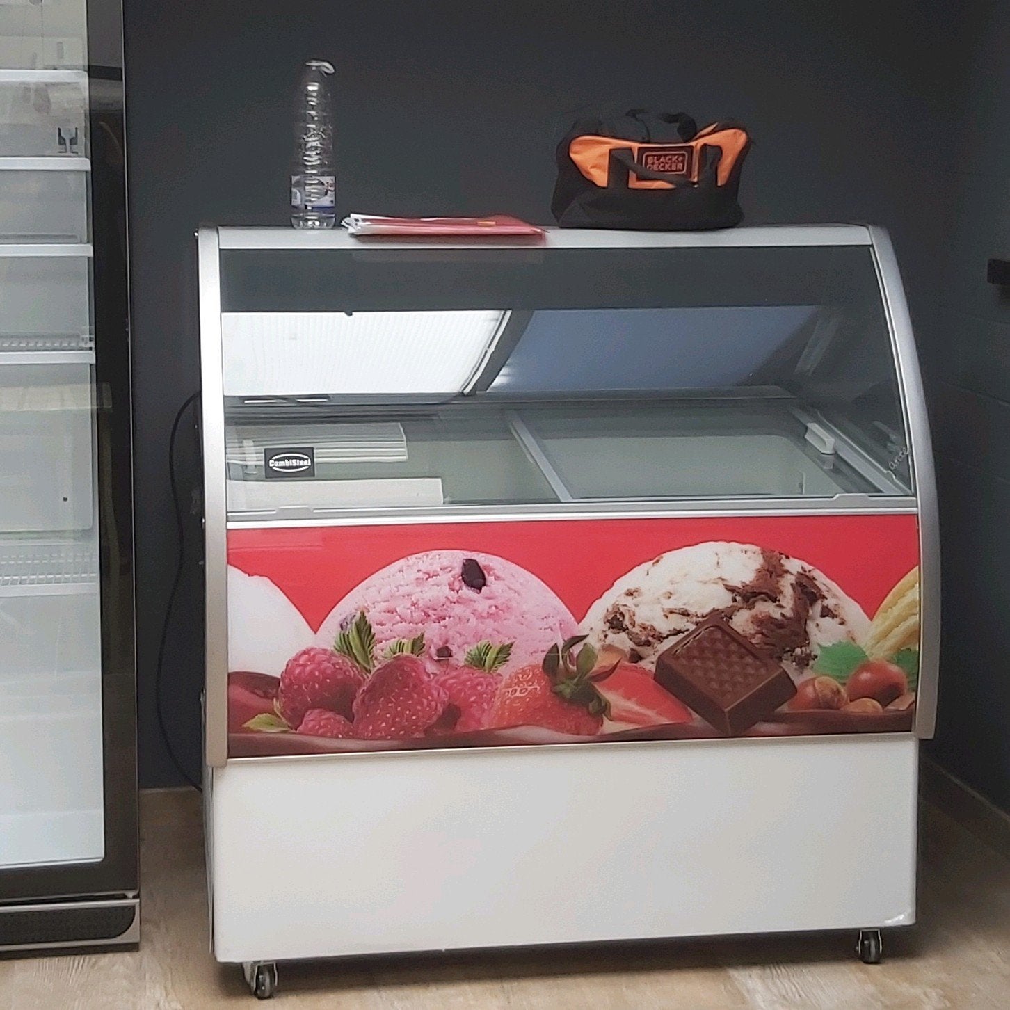Nieuw: Ongebruikt ijsvitrine: Combi 9 X 5 liter met ledverli, Zakelijke goederen, Horeca | Food, Ophalen, IJs