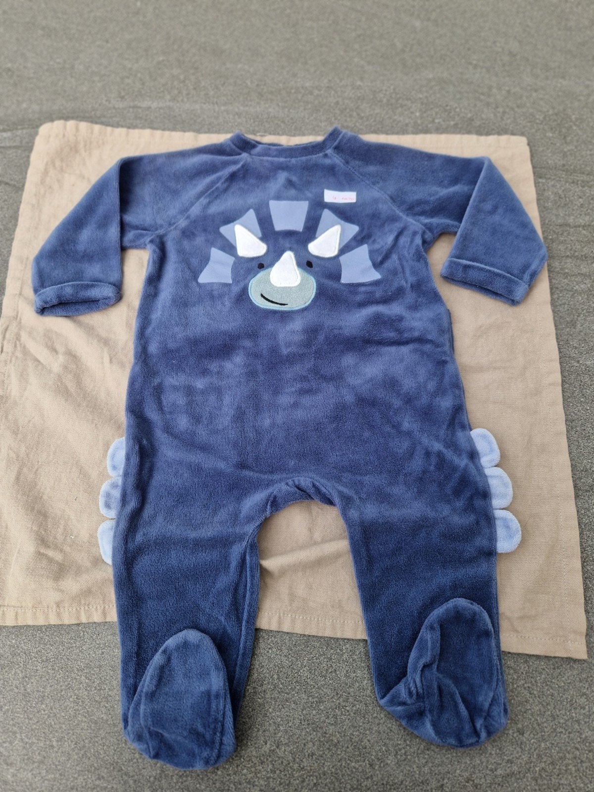 Dino kruippakje maat 74, Kinderen en Baby's, Babykleding | Maat 74, Ophalen of Verzenden, Zo goed als nieuw, Pakje