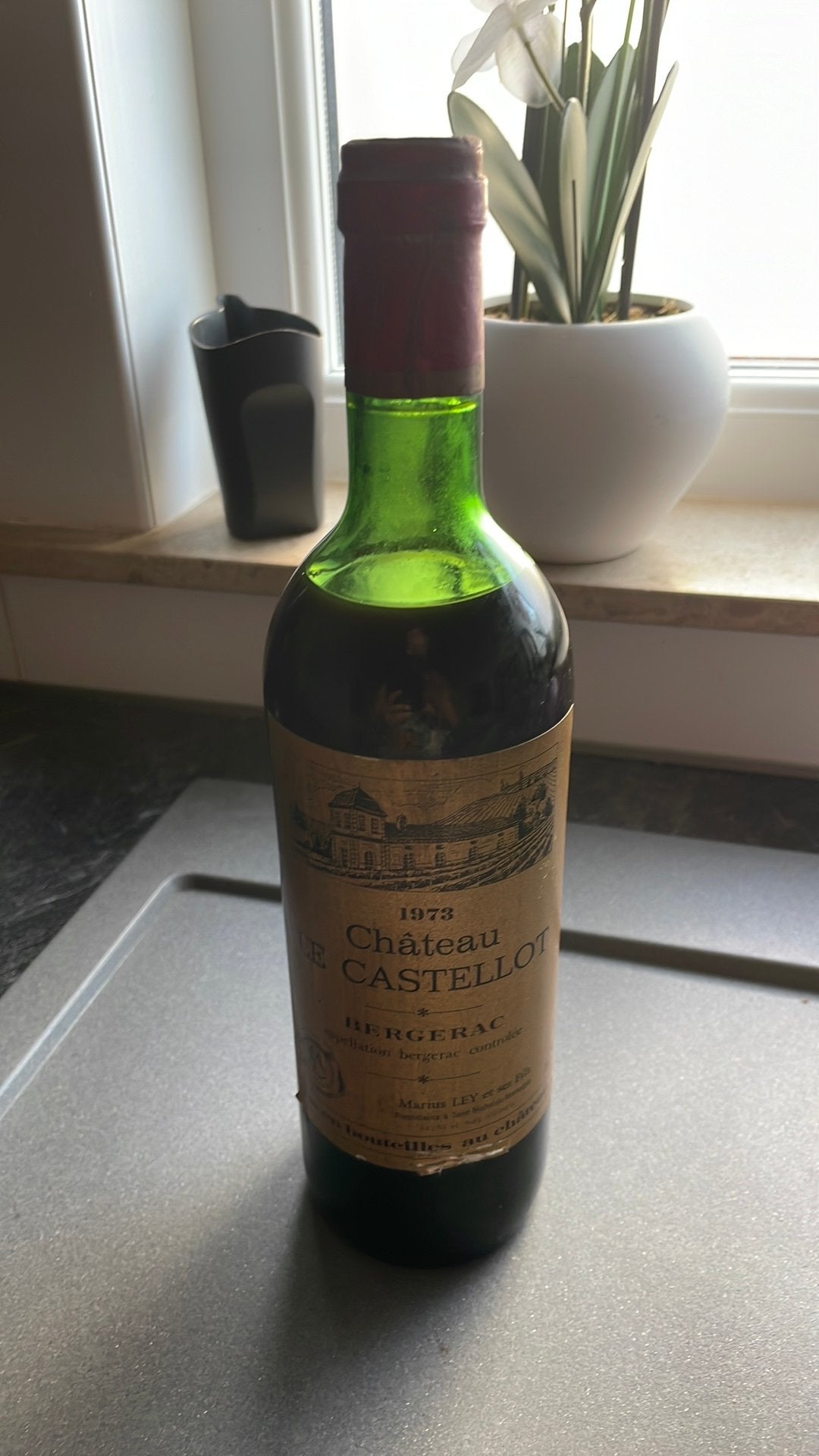 Wijnfles van 1973 Château Le Castellot, Verzamelen, Wijnen, Ophalen, Zo goed als nieuw