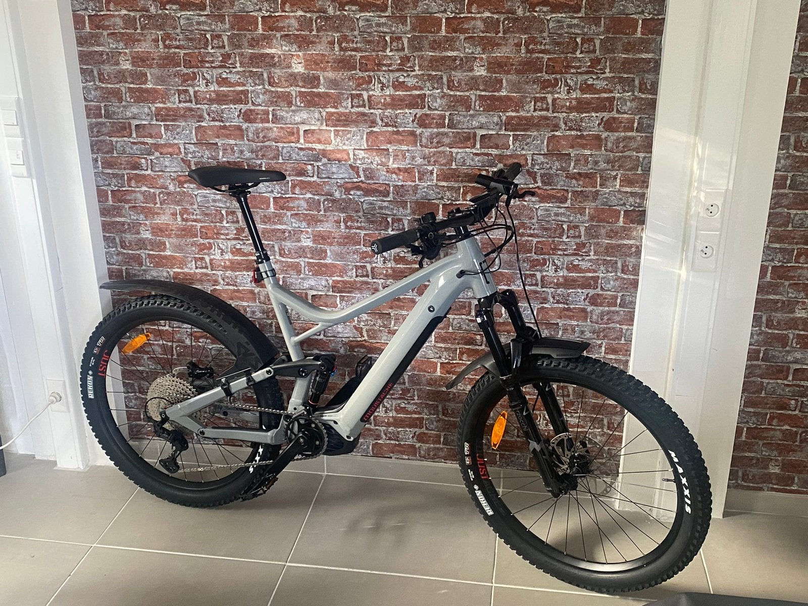 Vtt moustache 27 wyde 5 xl, Vélos & Vélomoteurs, Vélos électriques, 50 km par batterie ou plus, Comme neuf, 59 cm ou plus, Enlèvement