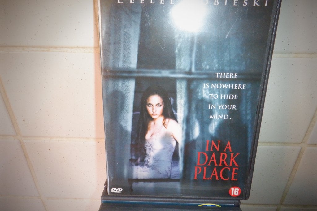 DVD In A Dark Place.(LeeLee Sobieski), CD & DVD, DVD | Horreur, Comme neuf, Gore, À partir de 16 ans, Anglais, Néerlandais, Enlèvement ou Envoi