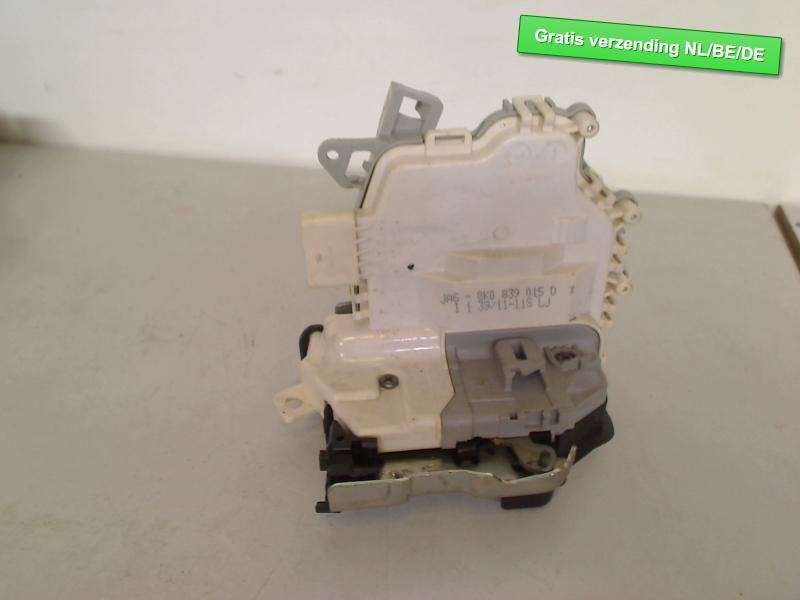 SERRURE DE PORTE ARRIÈRE GAUCHE Audi A4 (B8) (8K0839015D), Autos : Pièces & Accessoires, Carrosserie & Tôlerie, Arrière, Auto-Union-Straße  1,
85057  Ingolstadt, DE