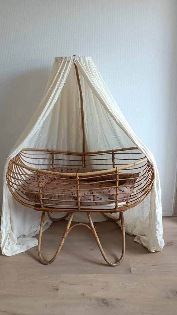 Mooie rotan wieg met hemel, Kinderen en Baby's, Ophalen, Wieg