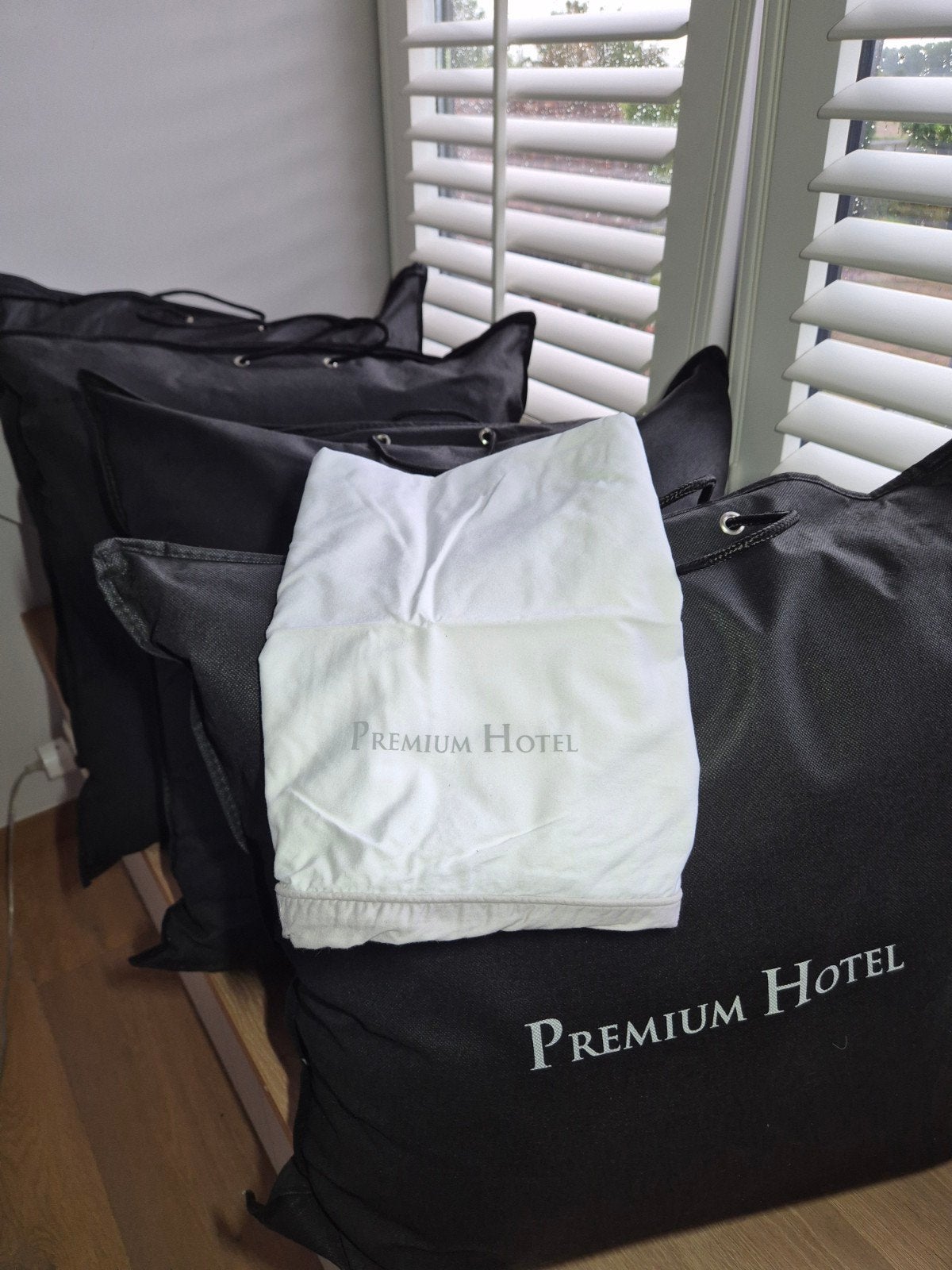Hotelkussens met beschermhoes 4 st., Huis en Inrichting, Woonaccessoires | Kussens, Ophalen, Sierkussen