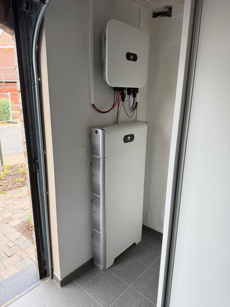 Huawei 8KW omvormer & 15kWh thuisbatterij te koop, Doe-het-zelf en Bouw, Ophalen, Zo goed als nieuw, Compleet systeem