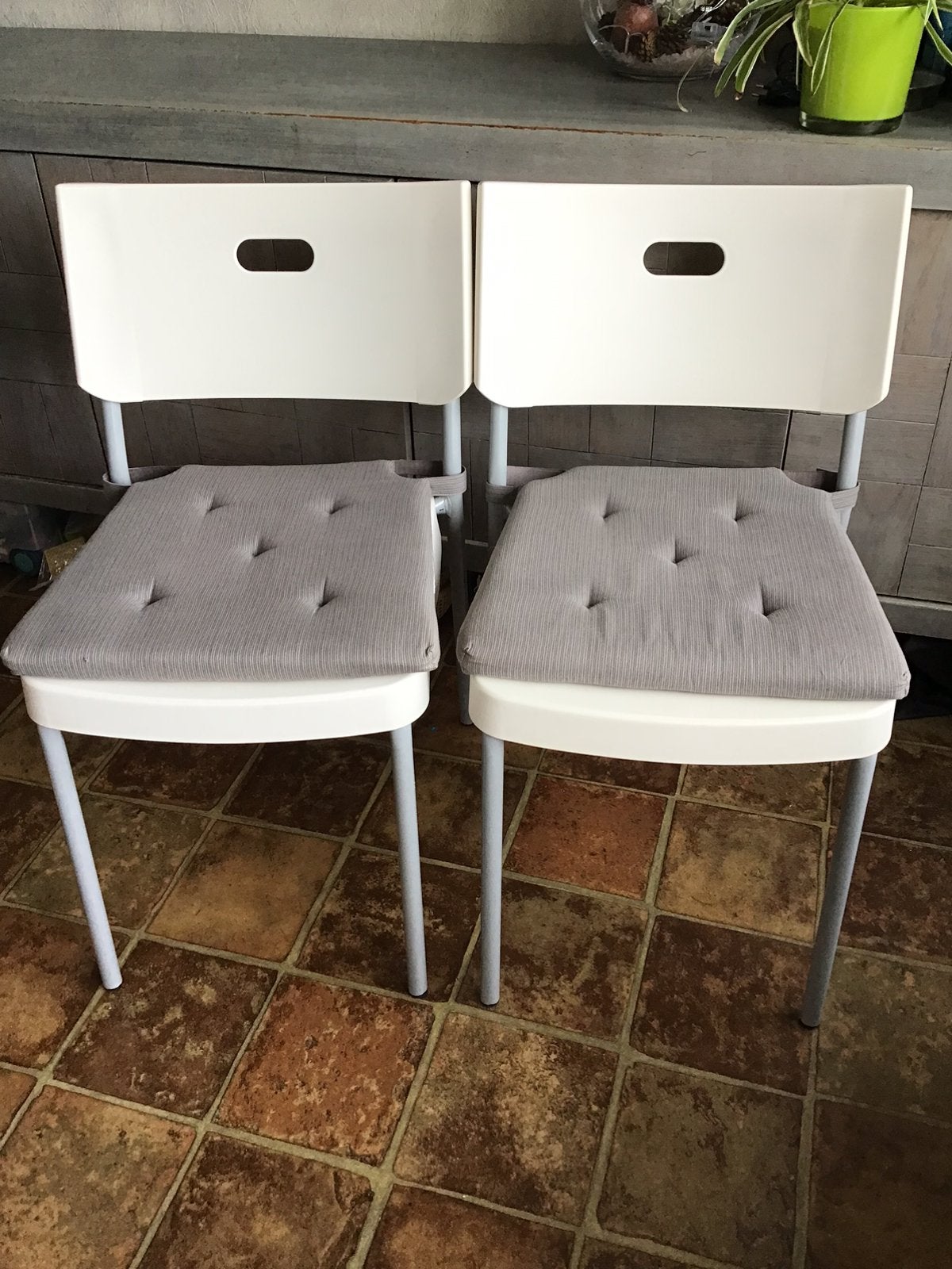 Stoelen , 2 stuks met stoelkussens., Ophalen, Zo goed als nieuw, Twee