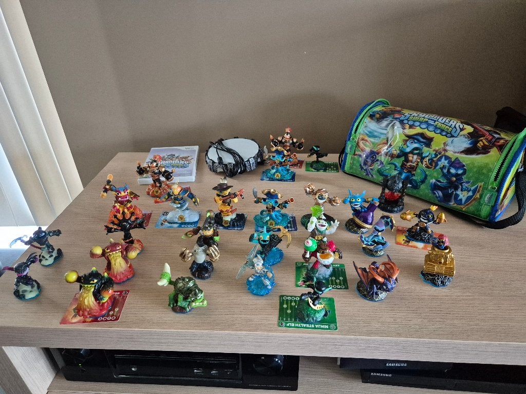 Wii Swap force: Game + portal + tas + 28 skylanders, Games en Spelcomputers, Ophalen of Verzenden, Gebruikt