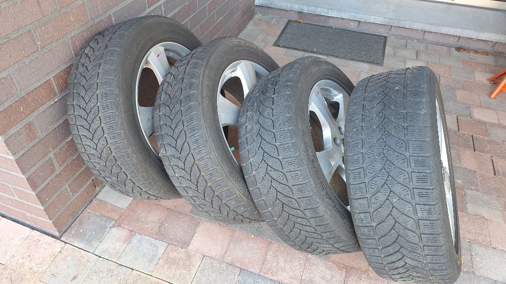 4 winterbanden LASSA SNOWAYS 215/55/R17 94 V op alu velg MSW, Pneus et Jantes, 17 pouces, Enlèvement, Utilisé