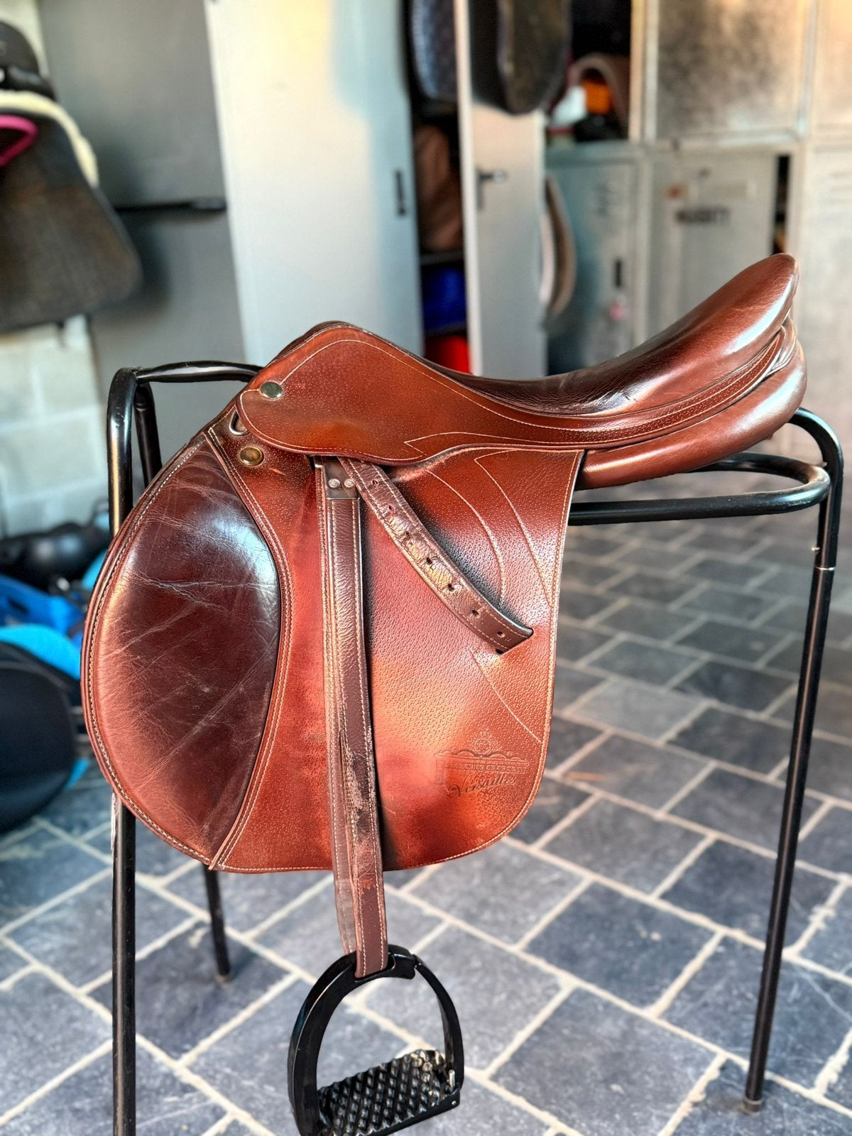 Prestige versaille springzadel, Animaux & Accessoires, Chevaux & Poneys | Selles, Comme neuf, Enlèvement