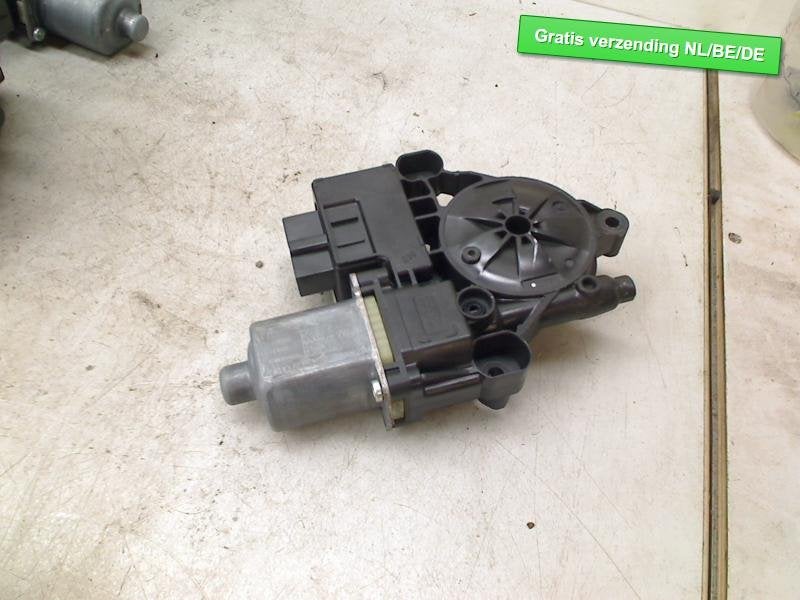MOTEUR LEVE VITRE ELECTRIQUE ARRIÈRE DROIT (5Q0959812A), Volkswagen, Volkswagen AG, Utilisé, Kundenbetreuung@volkswagen.de