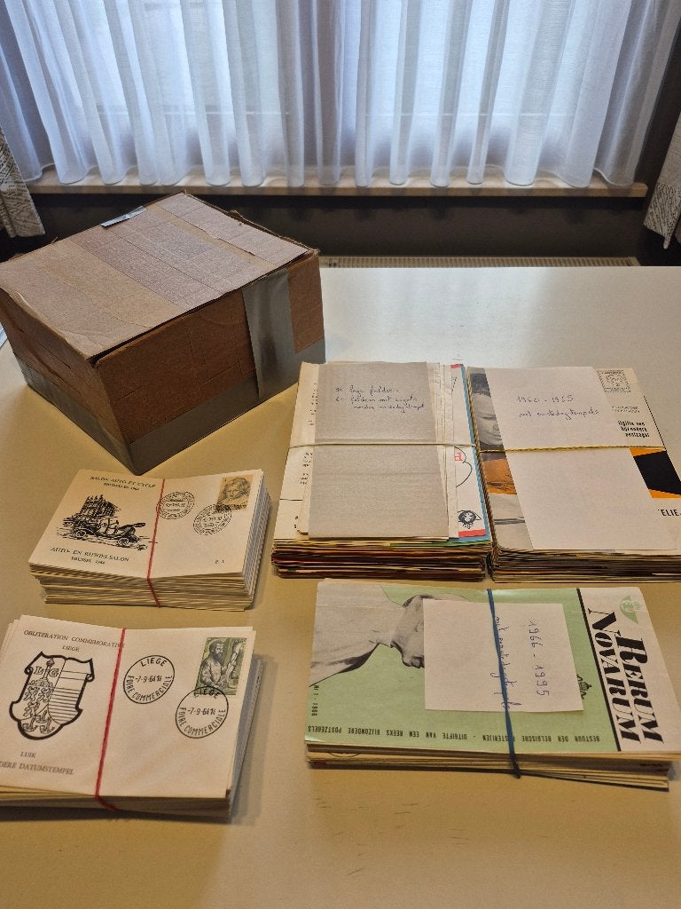 Dossiers postaux par lots et FDC, Timbres & Monnaies, Enlèvement ou Envoi