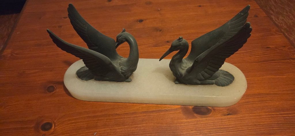 Ancienne sculpture Art Déco Duo d'oiseaux socle en marbre, Antiquités & Art, Vert, Statue, Patiné, Art deco